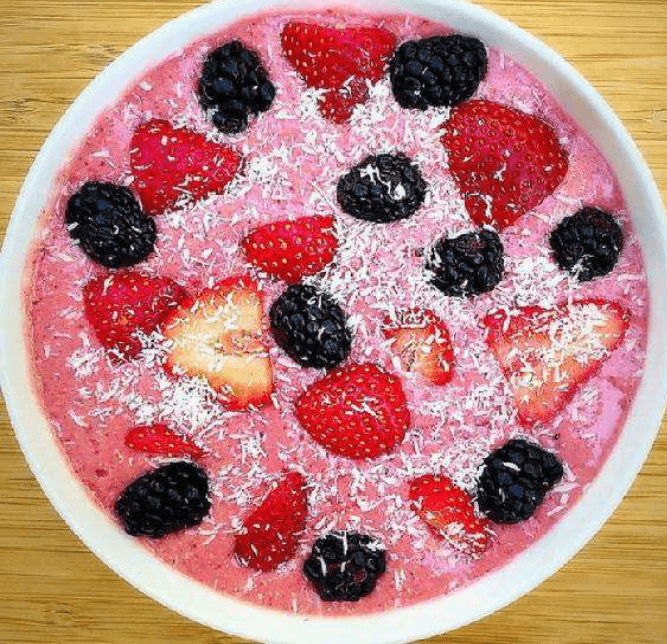 Smoothie au lait de coco et aux fraises 1