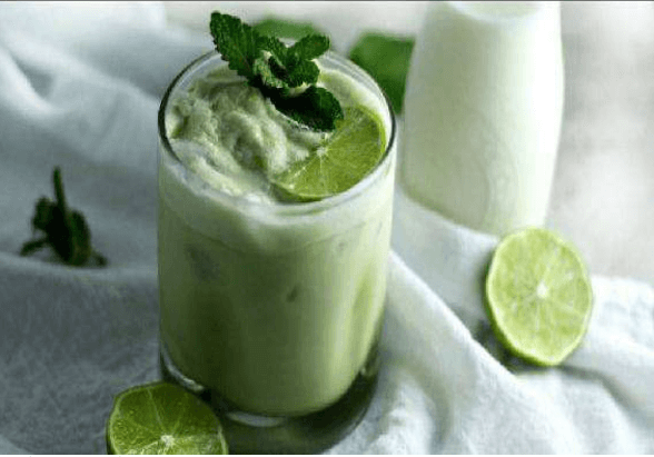 Smoothie à la framboise et à l'avocat 1