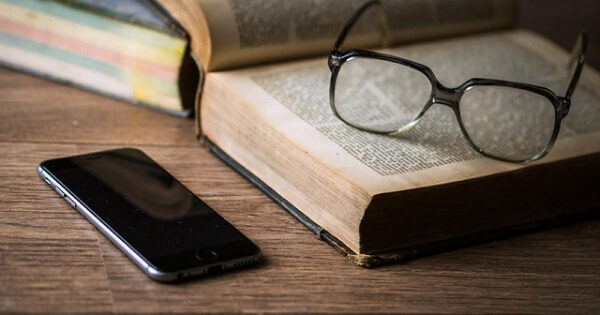 قراءة الكتب الورقية قراءة الكتب الورقية